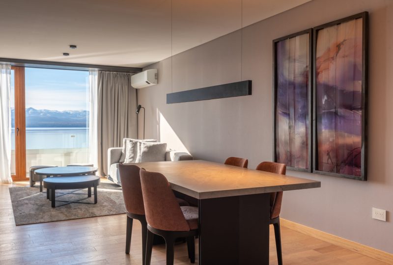 Living 1 - Master Suite 2 Bedrooms - Lake View (2NEW) y Suite 1 King Bedroom - Lake View (SK2)