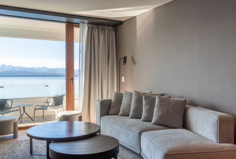 Living - Master Suite 2 Bedrooms - Lake View (2NEW) y Suite 1 King Bedroom - Lake View (SK2)